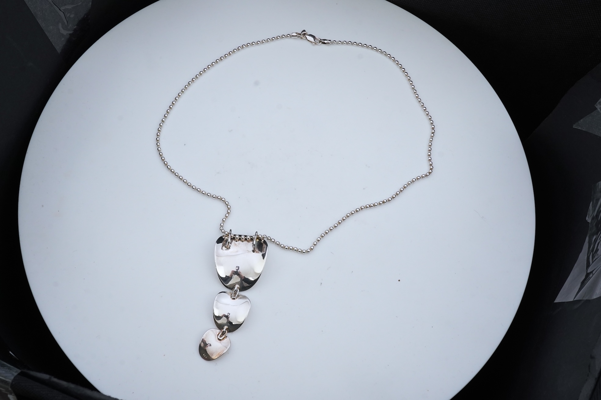 A Beaverbrooks silver necklace in box